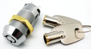 INTERRUPTOR CERRADURA OFF-ON, CON DOS LLAVES, 125V. 4A  (250V. 2A) — imagen 1
